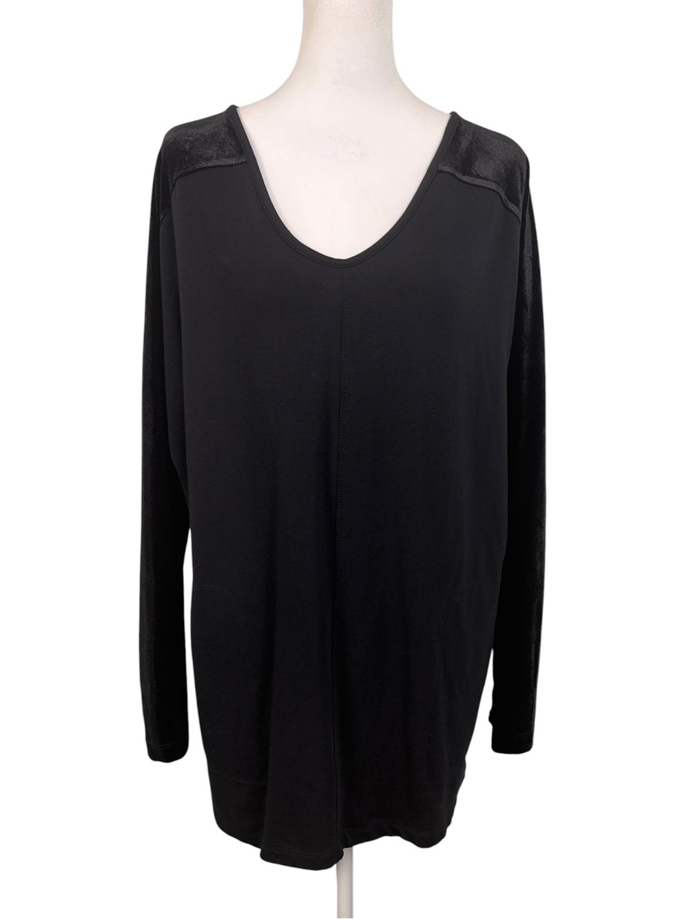 Intro Love Black Velvet Sleeve Tunic Top Large V Neck Pockets Quiet Luxury - Picture 2 of 11